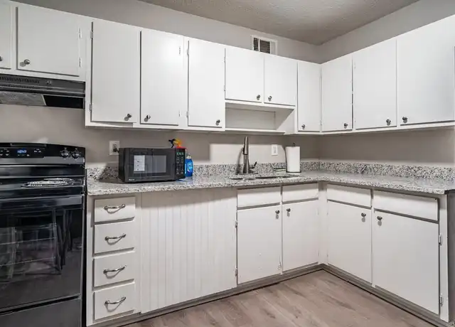 Property at 1208 Pineglen Dr, Riverdale, GA, 30296, 1 bed, 1 bath, [object Object]