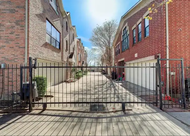 Property at 5661 Larkin St, Houston, TX, 77007, 3 beds, 2.5 baths, [object Object]