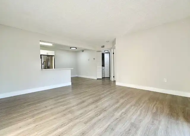 Property at 251 Palm Cir W #202, Pembroke Pines, FL, 33025, 2 beds, 1 bath, [object Object]