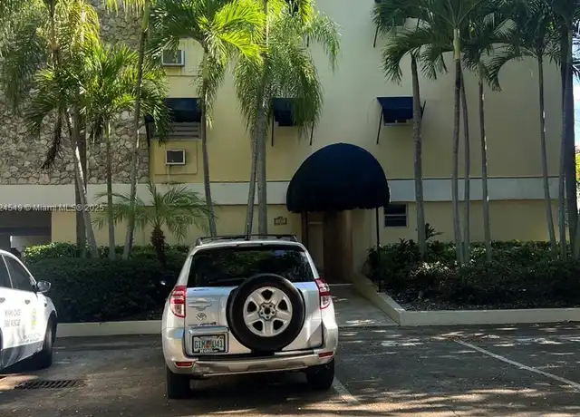 Property at 427 Santander Ave #204, Coral Gables, FL, 33134, 1 bed, 1 bath, [object Object]
