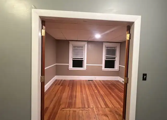 Property at 618 Reservoir Ave Unit 2, Cranston, RI, 02910, 3 beds, 1 bath, [object Object]