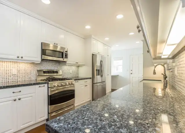 Property at 909 19th St Unit C, Santa Monica, CA, 90403, 1 bed, 1 bath, [object Object]