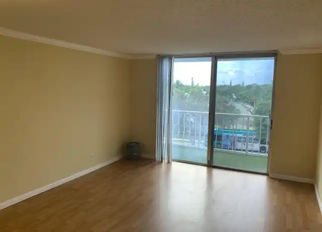 Property at 500 Executive Center Dr Unit 4G, West Palm Beach, FL, 33401, 2 beds, 2 baths, [object Object]