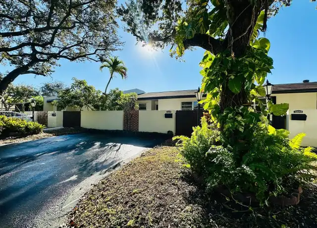 Property at 13846 Kendale Lakes Dr #13846, Miami, FL, 33183, 2 beds, 2 baths, [object Object]