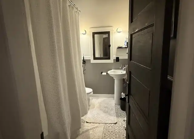 Property at 1726 15th Ave Apt 19, Seattle, WA, 98122, 1 bed, 1 bath, [object Object]