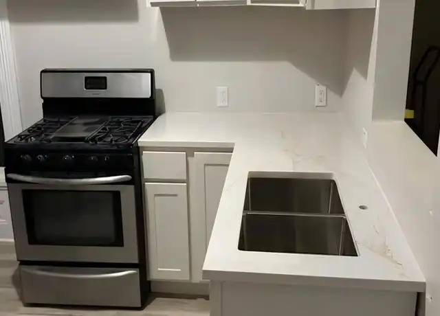 Property at 928 Park Ave, Racine, WI, 53403, 2 beds, 1 bath, [object Object]