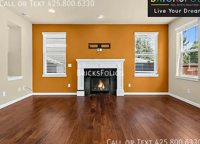 Property at 814 Mount Baker Pl NE Unit 1A, Renton, WA, 98059, 4 beds, 2.5 baths, [object Object]