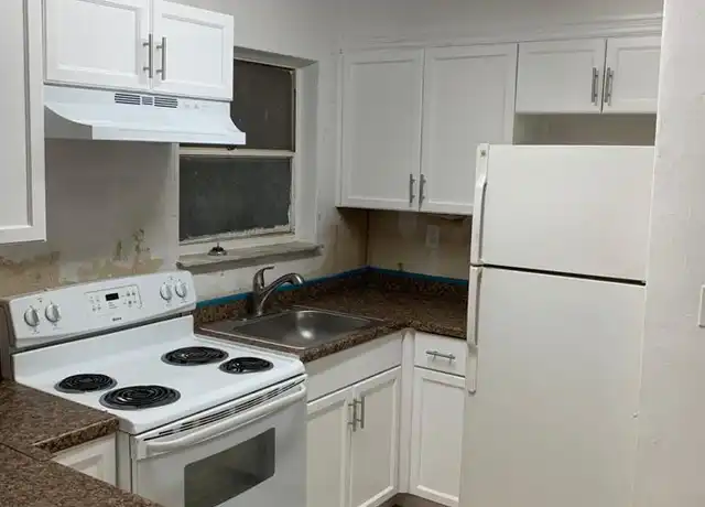 Property at 3501 W 11th Ave, Hialeah, FL, 33012, 2 beds, 1 bath, [object Object]
