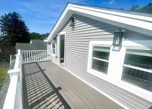 Property at 435 Newport Rd Unit 2, Hull, MA, 02045, 5 beds, 2 baths, [object Object]
