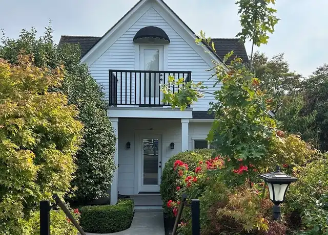 Property at 127 6th Ave, Kirkland, WA, 98033, 2 beds, 1 bath, [object Object]