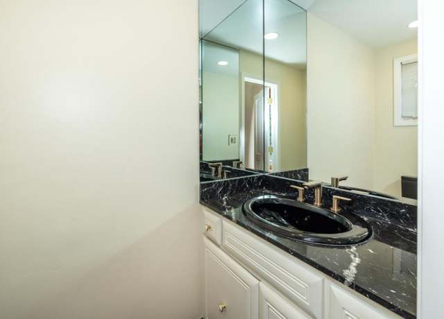 Photo of 206 El Cerrito Ave, Hillsborough, CA 94010