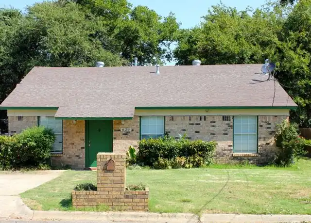 Property at 629 Park Ln, Denton, TX, 76205, 4 beds, 2 baths, [object Object]