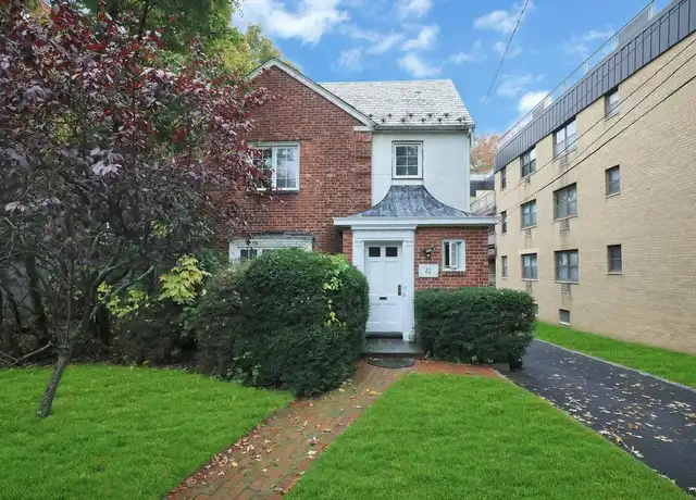 Property at 22 Chapel Pl, Great Neck, NY, 11021, 2 beds, 1 bath, [object Object]
