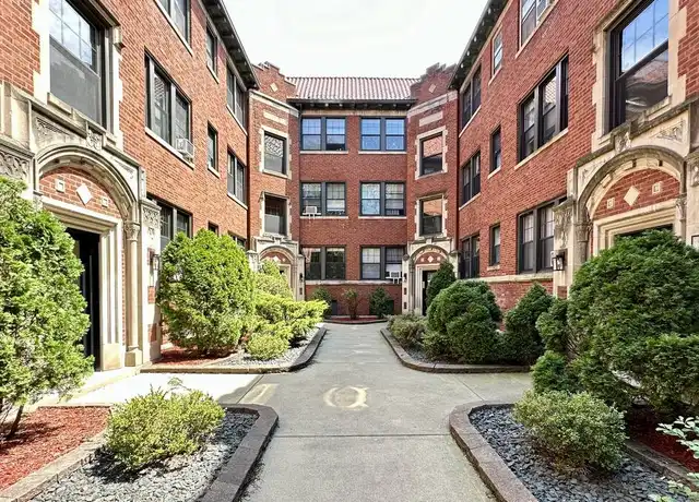 Property at 1307 W Oak St Unit W2, Chicago, IL, 60610, 1 bed, 1 bath, [object Object]