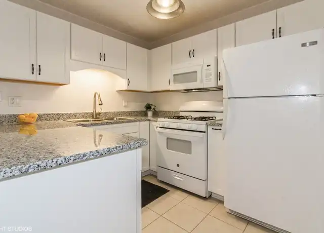 Property at 5S066 Pebblewood Ln Unit B1, Naperville, IL, 60563, 1 bed, 1 bath, [object Object]