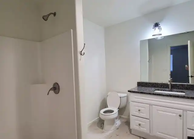 Property at 1125 W Ivy Ave Unit B, Moses Lake, WA, 98837, 2 beds, 2 baths, [object Object]