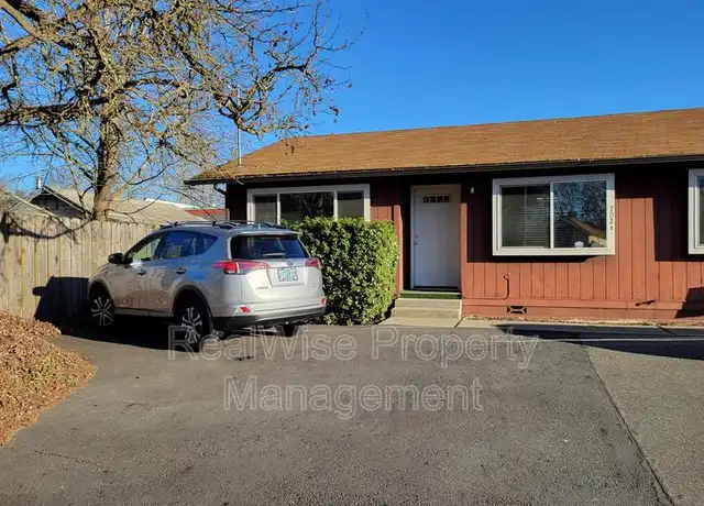 Property at 702 SW Isham St Unit B, Grants Pass, OR, 97526, 2 beds, 1 bath, [object Object]