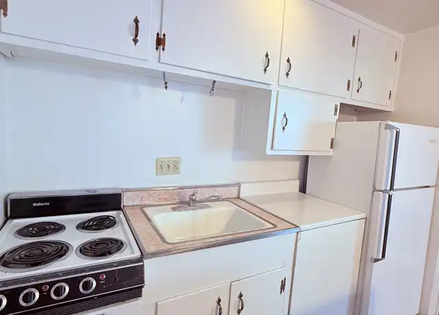 Property at 802 N Alvernon Way, Tucson, AZ, 85711, 1 bed, 1 bath, [object Object]