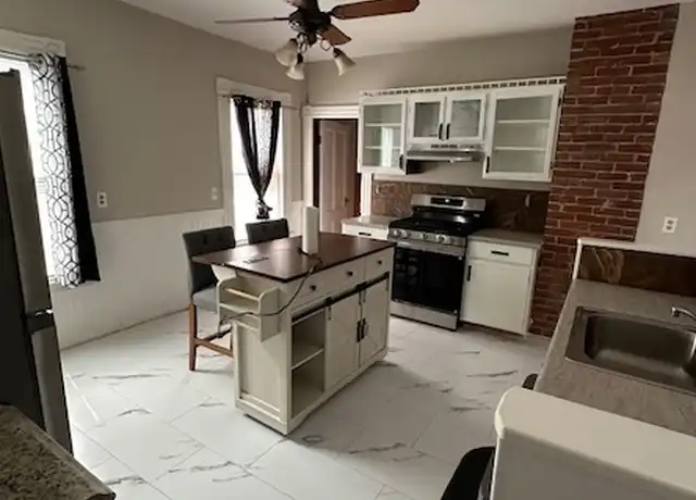 Property at 196 Ashley St Unit 2, Hartford, CT, 06105, 2 beds, 1 bath, [object Object]
