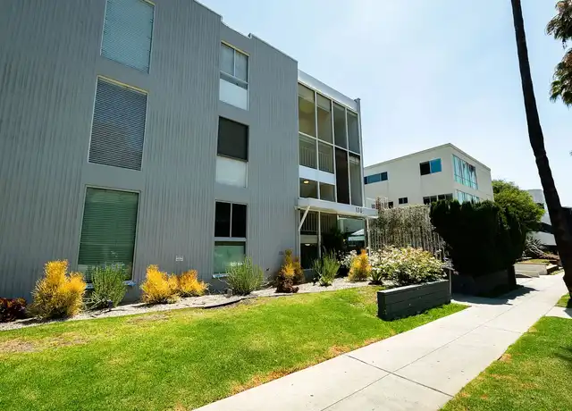 Property at 170 North Crescent Street - 170 N Crescent Dr, Beverly Hills, CA, 90210, 2 beds, 2.5 baths, [object Object]