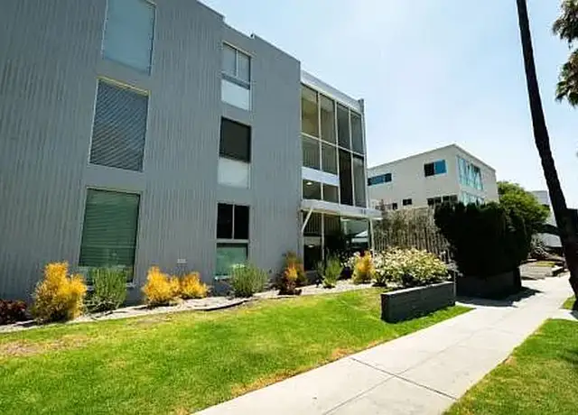 Photo of 170 N Crescent Dr, Beverly Hills, CA 90210