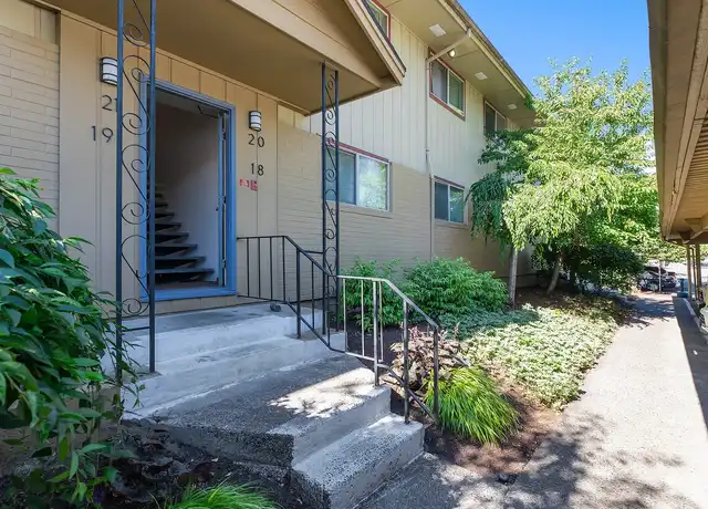Property at West Royal Apartments - 6170 SW Lombard Ave, Beaverton, OR, 97008, 3 beds, 1.5 baths, [object Object]
