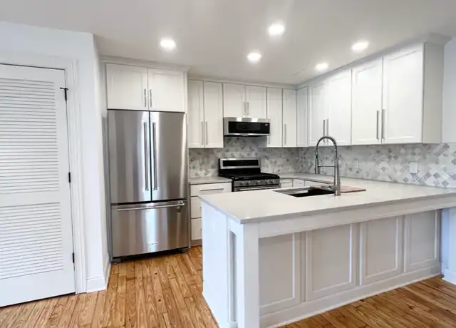 Property at 692 N High St Unit 211, Columbus, OH, 43215, 2 beds, 1 bath, [object Object]