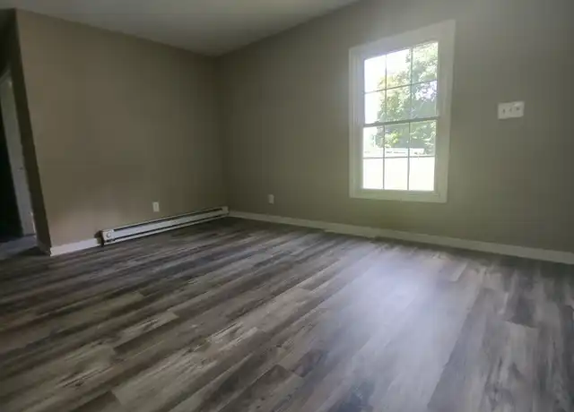 Property at 136 Mayflower Rd Unit 2, Johnson City, TN, 37601, 2 beds, 1 bath, [object Object]