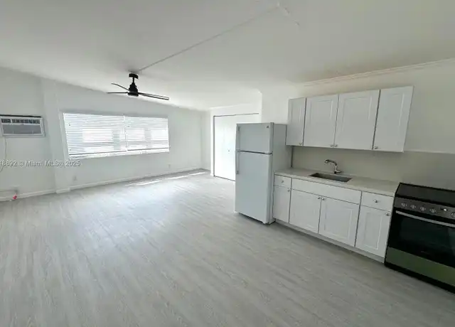 Property at 104 Commercial Blvd Unit 4, Lauderdale-By-The-Sea, FL, 33308, 1 bed, 1 bath, [object Object]
