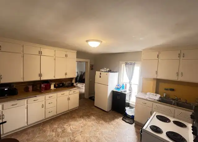Property at 712 McDonough St Unit 712 1/2 Mc, Eau Claire, WI, 54703, 2 beds, 1 bath, [object Object]