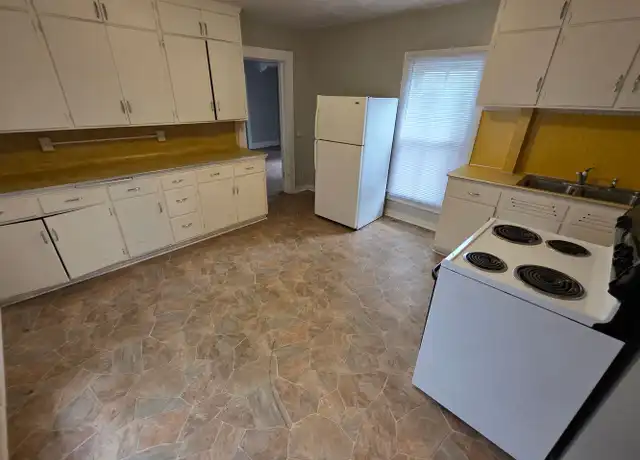Property at 712 McDonough St Unit 712 1/2 Mc, Eau Claire, WI, 54703, 2 beds, 1 bath, [object Object]