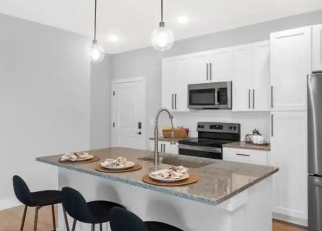 Property at 1617 E Commerce St, San Antonio, TX, 78205, 1 bed, 1 bath, [object Object]