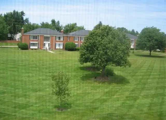 Property at 628 E Fox Hills Dr, Bloomfield Hills, MI, 48304, 2 beds, 2 baths, [object Object]