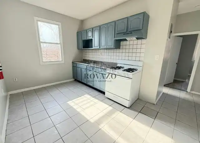 Property at 724 Lyons Ave Unit B3, Irvington, NJ, 07111, 3 beds, 1 bath, [object Object]