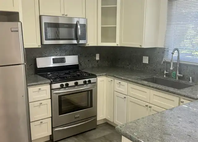 Property at 1427 N Fuller Ave Unit 4, Los Angeles, CA, 90046, 2 beds, 2 baths, [object Object]