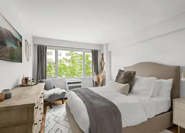 Property at 79 W 12th St Unit 24F, New York, NY, 10011, 2 beds, 1 bath, [object Object]