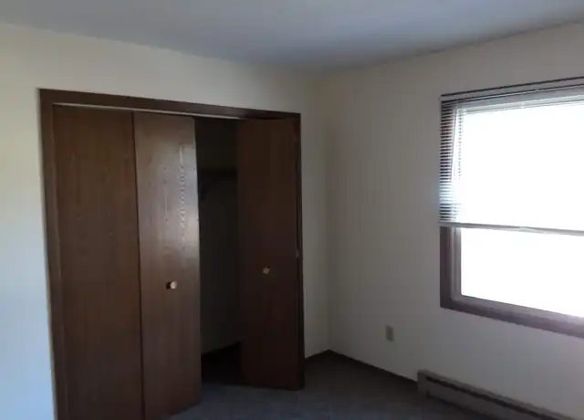 Property at 2527 Sessions St Unit 05, Eau Claire, WI, 54701, 2 beds, 1 bath, [object Object]