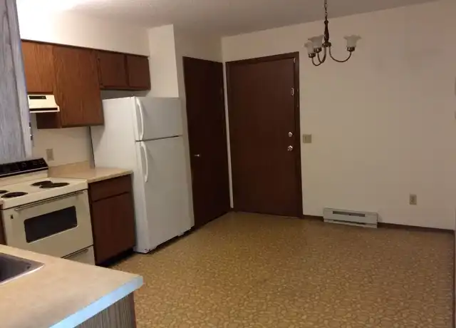 Property at 2527 Sessions St Unit 05, Eau Claire, WI, 54701, 2 beds, 1 bath, [object Object]