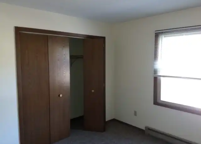 Property at 2527 Sessions St Unit 05, Eau Claire, WI, 54701, 2 beds, 1 bath, [object Object]