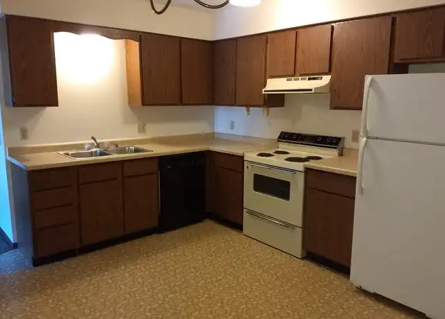 Property at 2527 Sessions St Unit 05, Eau Claire, WI, 54701, 2 beds, 1 bath, [object Object]