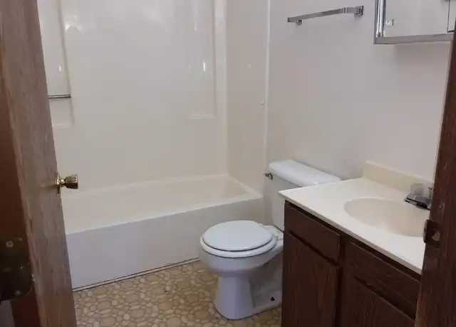 Property at 2527 Sessions St Unit 05, Eau Claire, WI, 54701, 2 beds, 1 bath, [object Object]