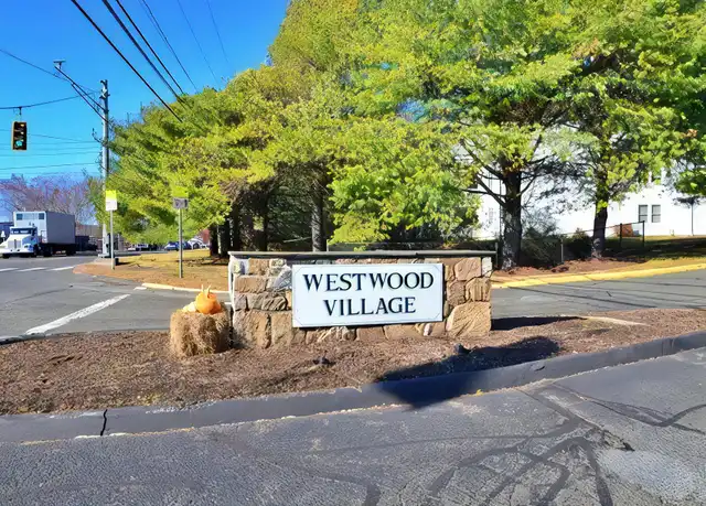 Property at 55 Mill Plain Rd Unit 7-1, Danbury, CT, 06811, 1 bed, 2 baths, [object Object]