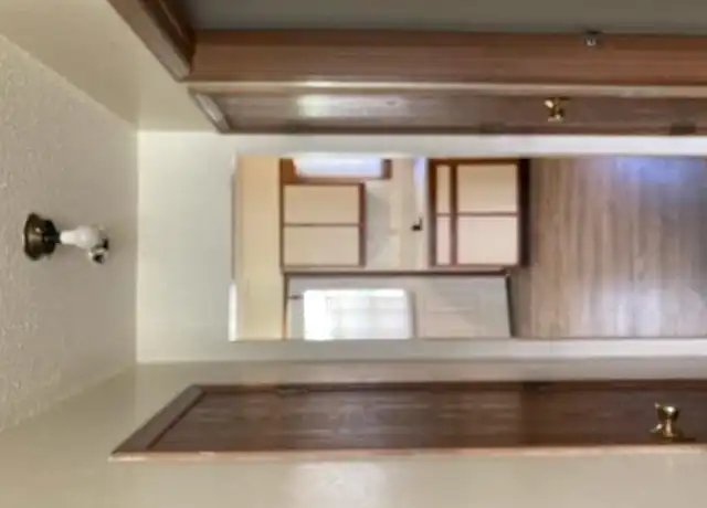 Property at 390 Woodland Ave, Toledo, OH, 43604, 2 beds, 1 bath, [object Object]