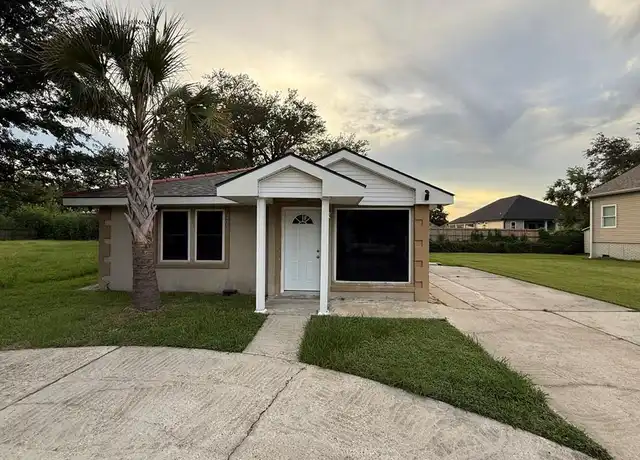 Property at 2220 Aycock St, Arabi, LA, 70032, 2 beds, 1 bath, [object Object]