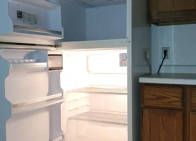 Property at 290 S Kools St #06, Appleton, WI, 54914, 1 bed, 1 bath, [object Object]