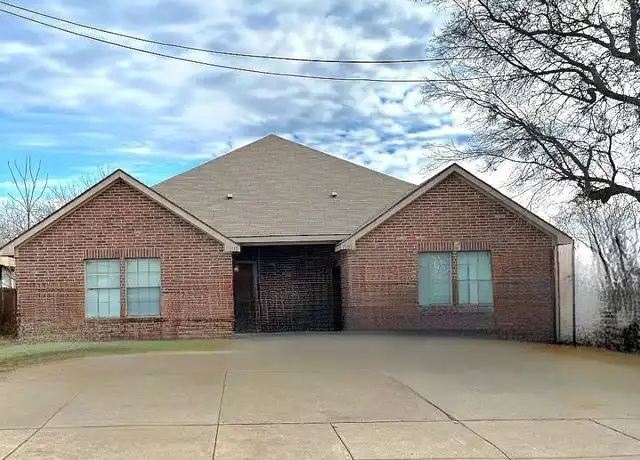 Property at 1110 Mulkey Ln, Denton, TX, 76209, 3 beds, 2 baths, [object Object]