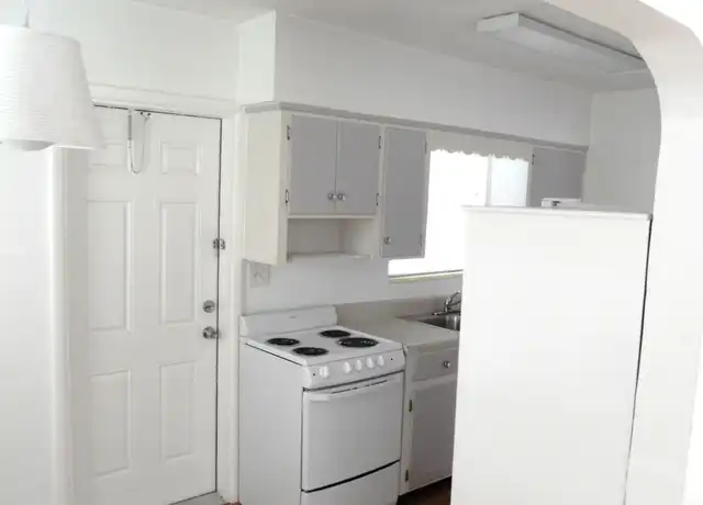 Property at 900 SW 7th Ter Unit B, Hallandale Beach, FL, 33009, 1 bed, 1 bath, [object Object]