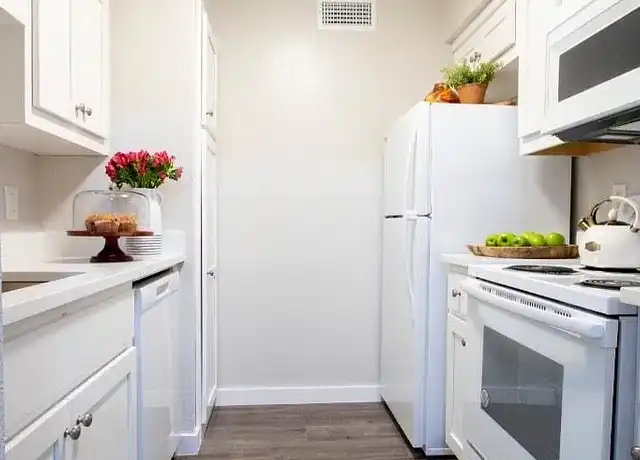 Property at Gazebo Apartments (Denton, Tx) - 524 S Carroll Blvd, Denton, TX, 76201, 2 beds, 2 baths, [object Object]