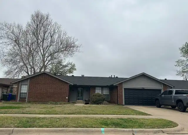 Property at 3306 Rambling Oaks Dr, Norman, OK, 73072, 3 beds, 2 baths, [object Object]