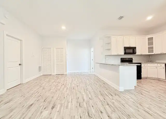 Property at 930 Lasalle St, Jacksonville, FL, 32207, 2 beds, 1 bath, [object Object]